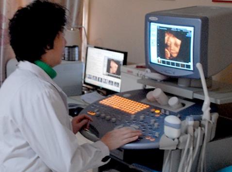 ��ά����һ�룬���ֱ����ڶ�����ɻ��£������ҽ�����̲�סЦ��