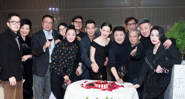 赵文卓为妻子庆生 3胎后身材依旧火辣